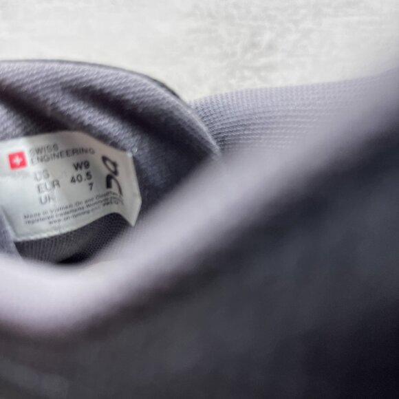 On Cloud 5 Running Shoes - Women's Size 9 - Black - Picture 8 of 8